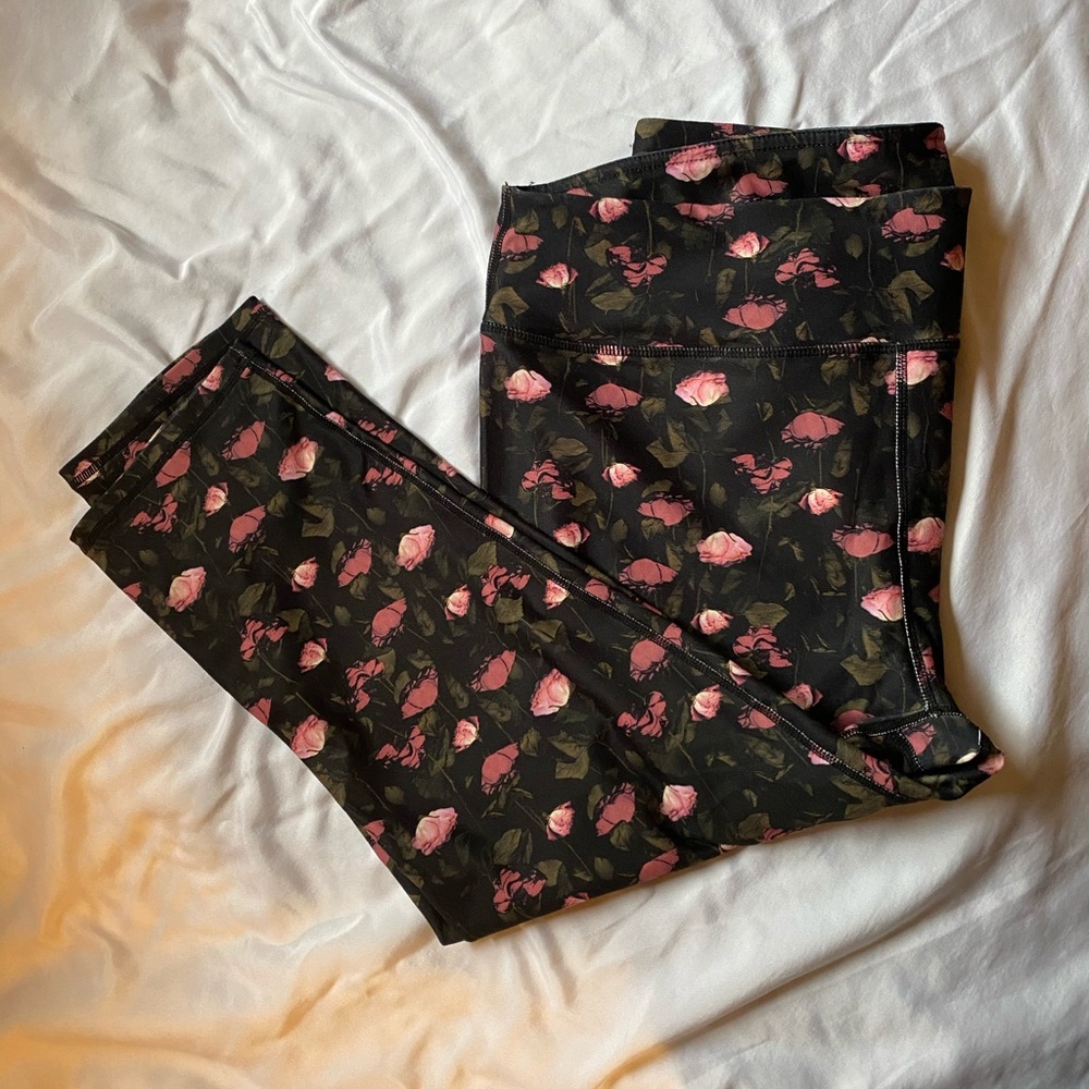 Fabletics rose cropped leggings